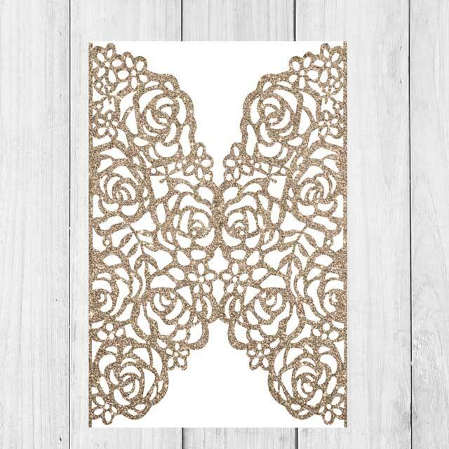 Invitaciones de quince años con funda láser de flores en glitter rose gold.