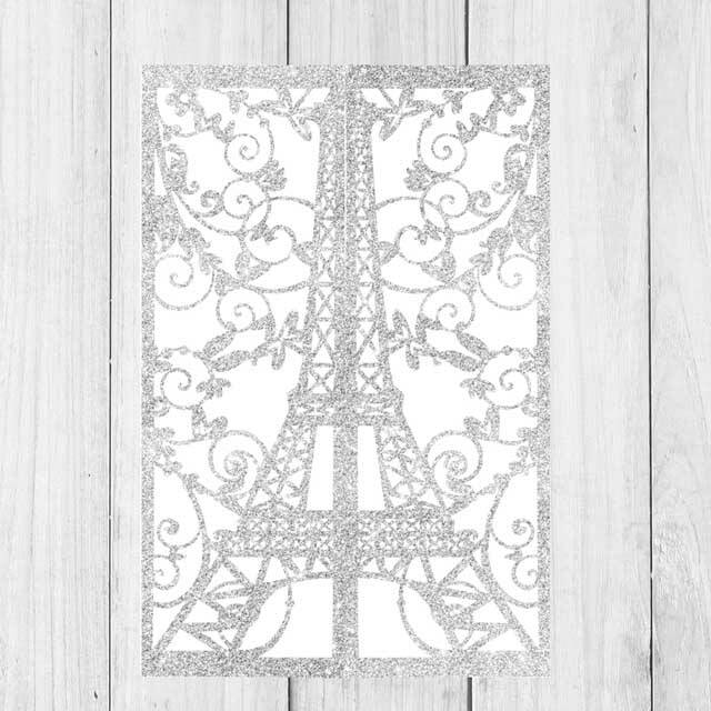 Invitaciones de quince años con funda láser de París en brillantina plateada.