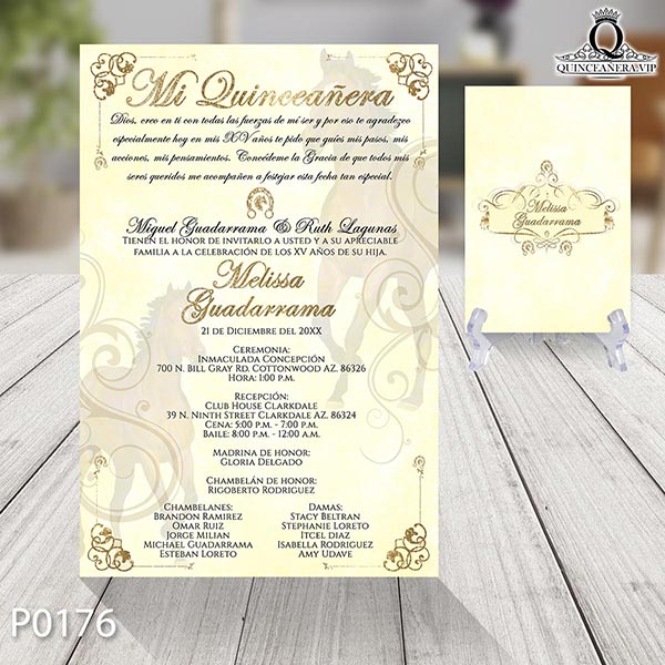 invitación con decoraciones doradas tema vaquero con ornamentos