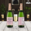 etiqueta de botella de invitación con tiara y flores