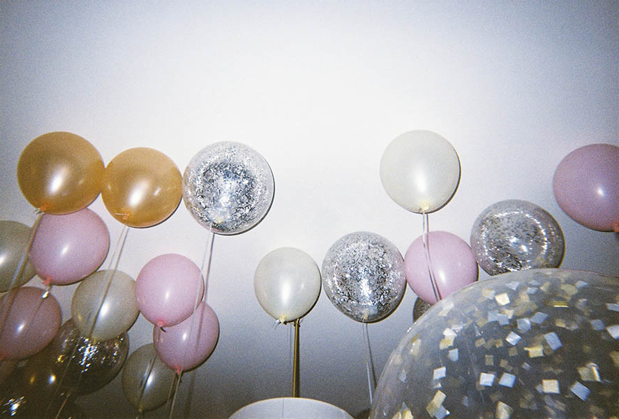 bonita decoración en globos de xv años
