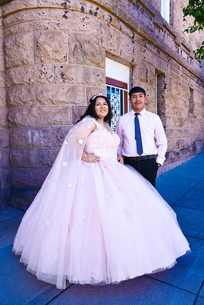 quinceañera con chambelan