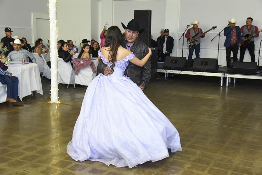 foto y video quinceañera bailando vals con papa