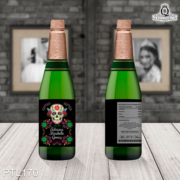 PTL170@ ¡Tu quinceañera, tu momento con nuestras invitaciones de 
XV años Fiesta Mexicana y Calavera en colores Negro y Verde Neón! Con un diseño vibrante y 
divertido, estas invitaciones son perfectas para una celebración llena de estilo y originalidad. Solo 
de Quinceañera VIP en InvitacionesModernas.com